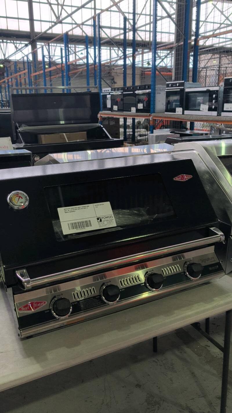 BEEFEATER SIGNATURE 3000E 4 BURNER BBQ, BUILT IN, LPG BS19942 RRP$1599 WITH 12 MONTH WARRANTY BEEFEATER SIGNATURE 3000E 4 BURNER BBQ, BUILT IN, LPG BS19942 RRP$1599 WITH 12 MONTH WARRANTY