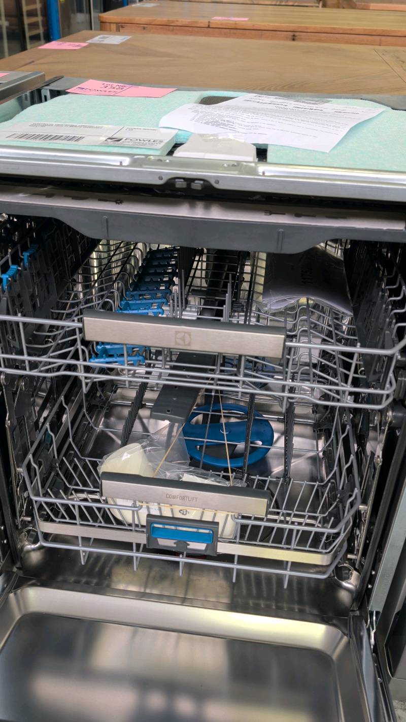 ELECTROLUX ESF97400RKX COMFORT LIFT DISHWASHER WITH 12 MONTH WARRANTY RRP$1799 ELECTROLUX ESF97400RKX COMFORT LIFT DISHWASHER WITH 12 MONTH WARRANTY RRP$1799