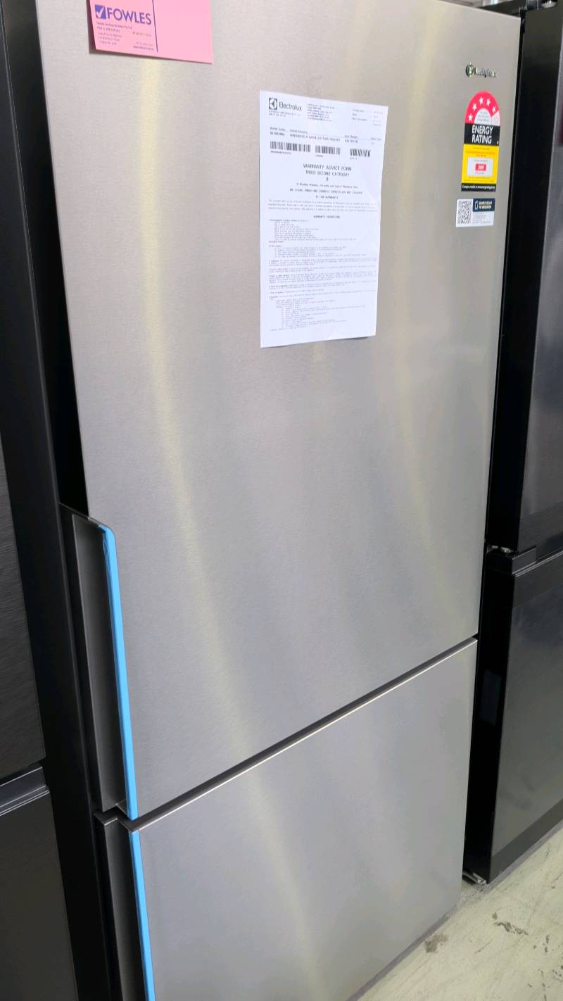 WESTINGHOUSE WBE5300SC-R FRIDGE WITH BOTTOM MOUNT FREEZER, WITH 12 MONTH WARRANTY WESTINGHOUSE WBE5300SC-R FRIDGE WITH BOTTOM MOUNT FREEZER, WITH 12 MONTH WARRANTY
