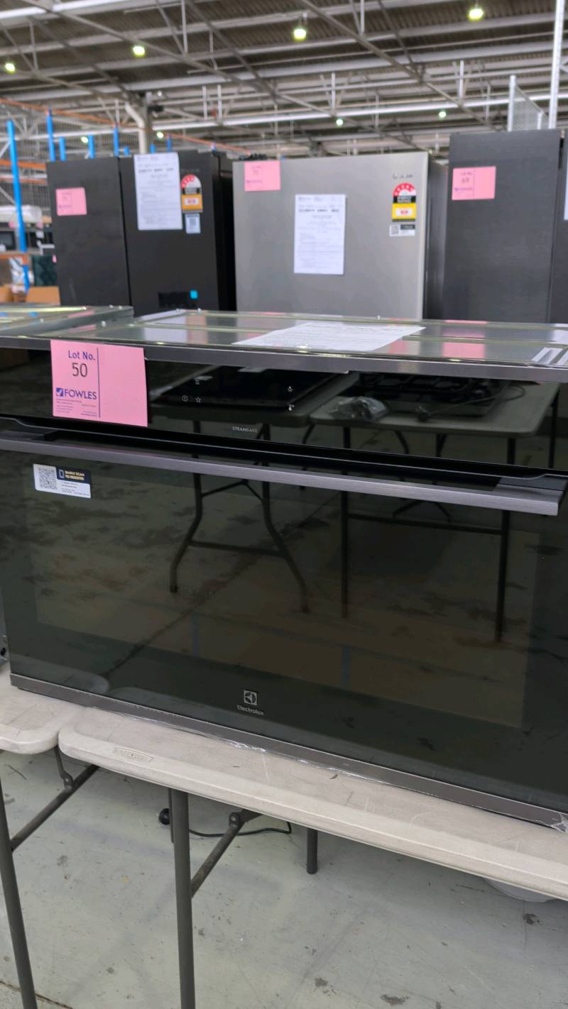 ELECTROLUX EVEP916DSE 900MM PYROLTIC STEAM OVEN WITH 17 FUNCTIONS INCL STEAMBAKE & AIRFRY, INTUITIVE OVEN TOUCH CONTROL,FOOD PROBE RRP$3120 WITH 12 MONTH WARRANTY ELECTROLUX EVEP916DSE 900MM PYROLTIC STEAM OVEN WITH 17 FUNCTIONS INCL STEAMBAKE & AIRFRY, INTUITIVE OVEN TOUCH CONTROL,FOOD PROBE RRP$3120 WITH 12 MONTH WARRANTY