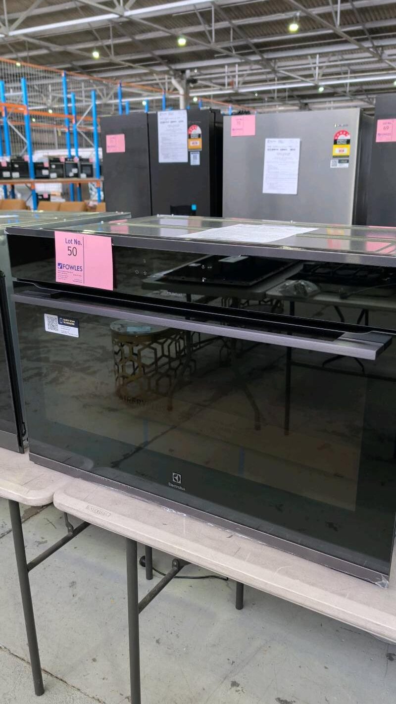 ELECTROLUX EVEP916DSE 900MM PYROLTIC STEAM OVEN WITH 17 FUNCTIONS INCL STEAMBAKE & AIRFRY, INTUITIVE OVEN TOUCH CONTROL,FOOD PROBE RRP$3120 WITH 12 MONTH WARRANTY ELECTROLUX EVEP916DSE 900MM PYROLTIC STEAM OVEN WITH 17 FUNCTIONS INCL STEAMBAKE & AIRFRY, INTUITIVE OVEN TOUCH CONTROL,FOOD PROBE RRP$3120 WITH 12 MONTH WARRANTY