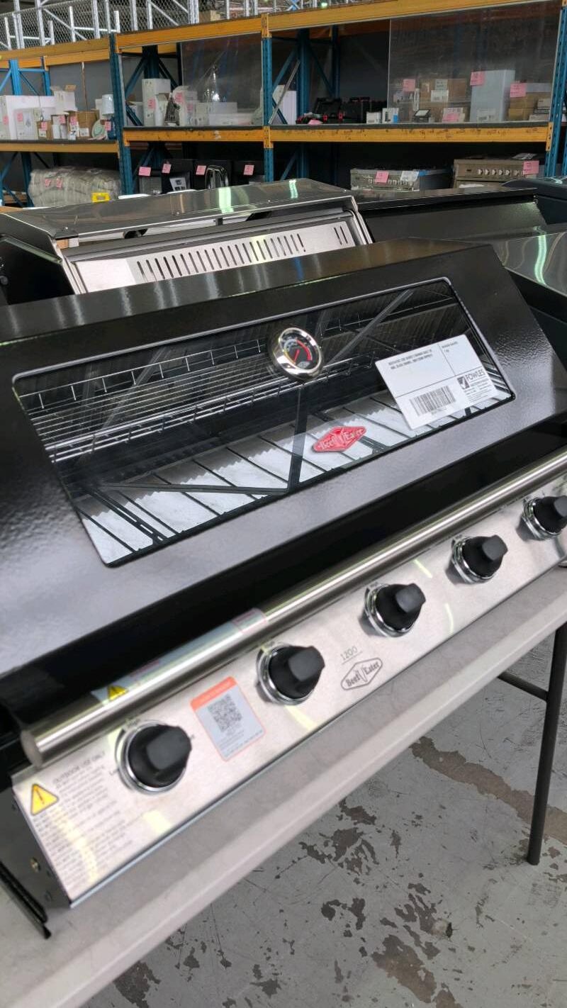 BEEFEATER 1200 SERIES 5 BURNER BUILT IN BBQ, BLACK ENAMEL, BBG1250BB RRP$919 BEEFEATER 1200 SERIES 5 BURNER BUILT IN BBQ, BLACK ENAMEL, BBG1250BB RRP$919