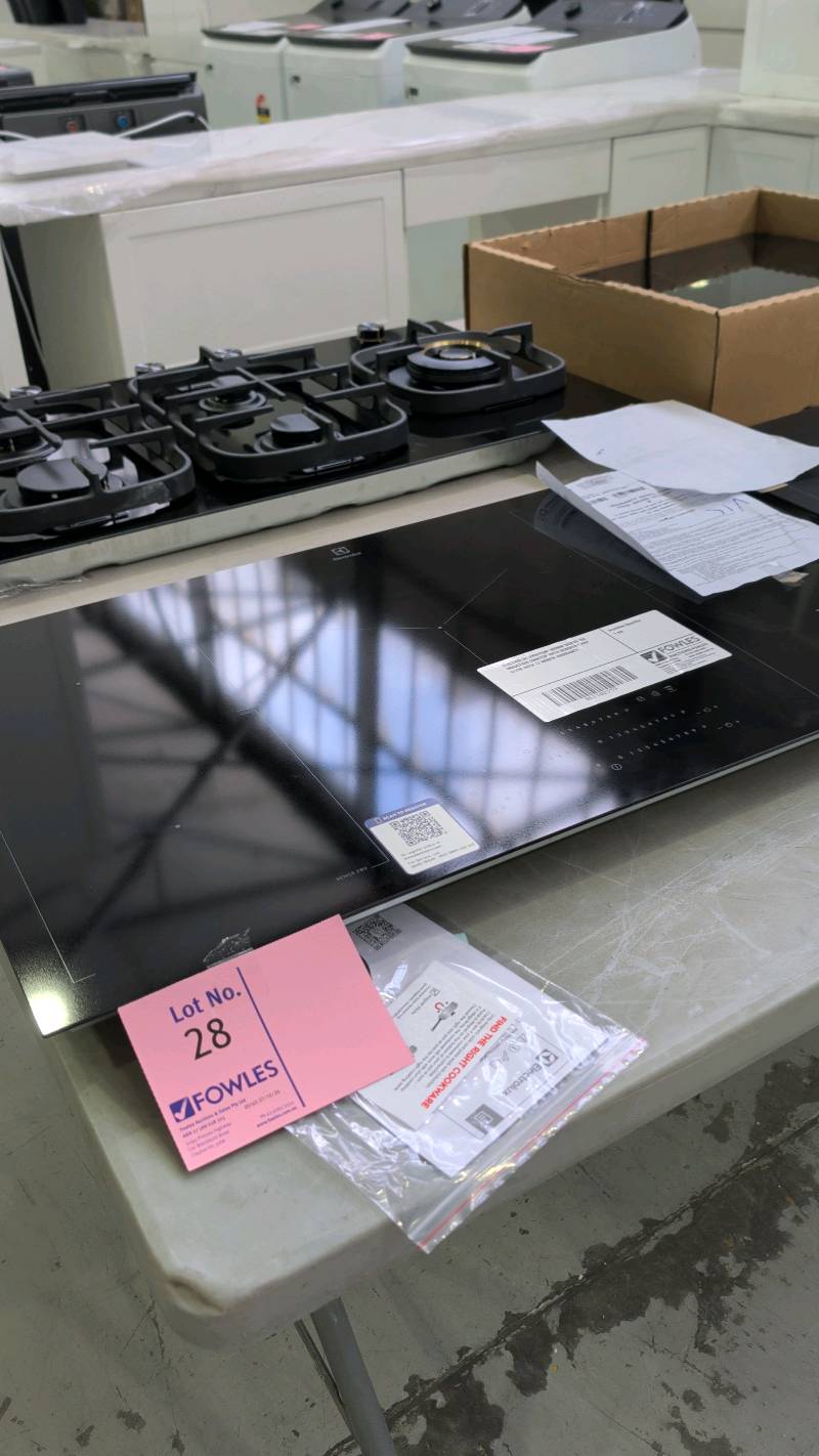 ELECTROLUX EHI9575BF 900MM SERIES 700 INDUCTION COOKTOP WITH SENSEFRY RRP$1799 WITH 12 MONTH WARRANTY ELECTROLUX EHI9575BF 900MM SERIES 700 INDUCTION COOKTOP WITH SENSEFRY RRP$1799 WITH 12 MONTH WARRANTY