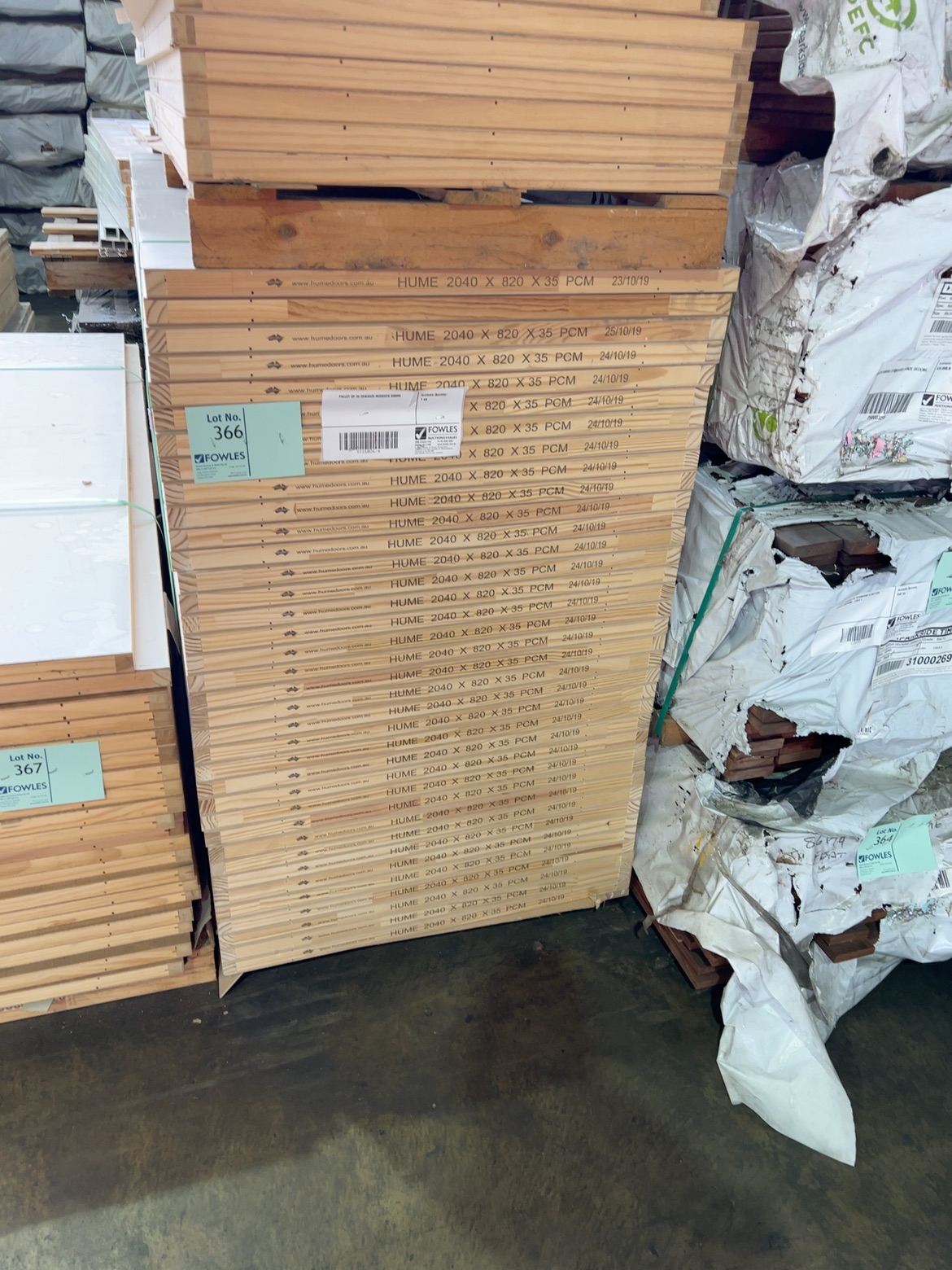 PALLET OF 36 2040X820 REDICOTE DOORS PALLET OF 36 2040X820 REDICOTE DOORS