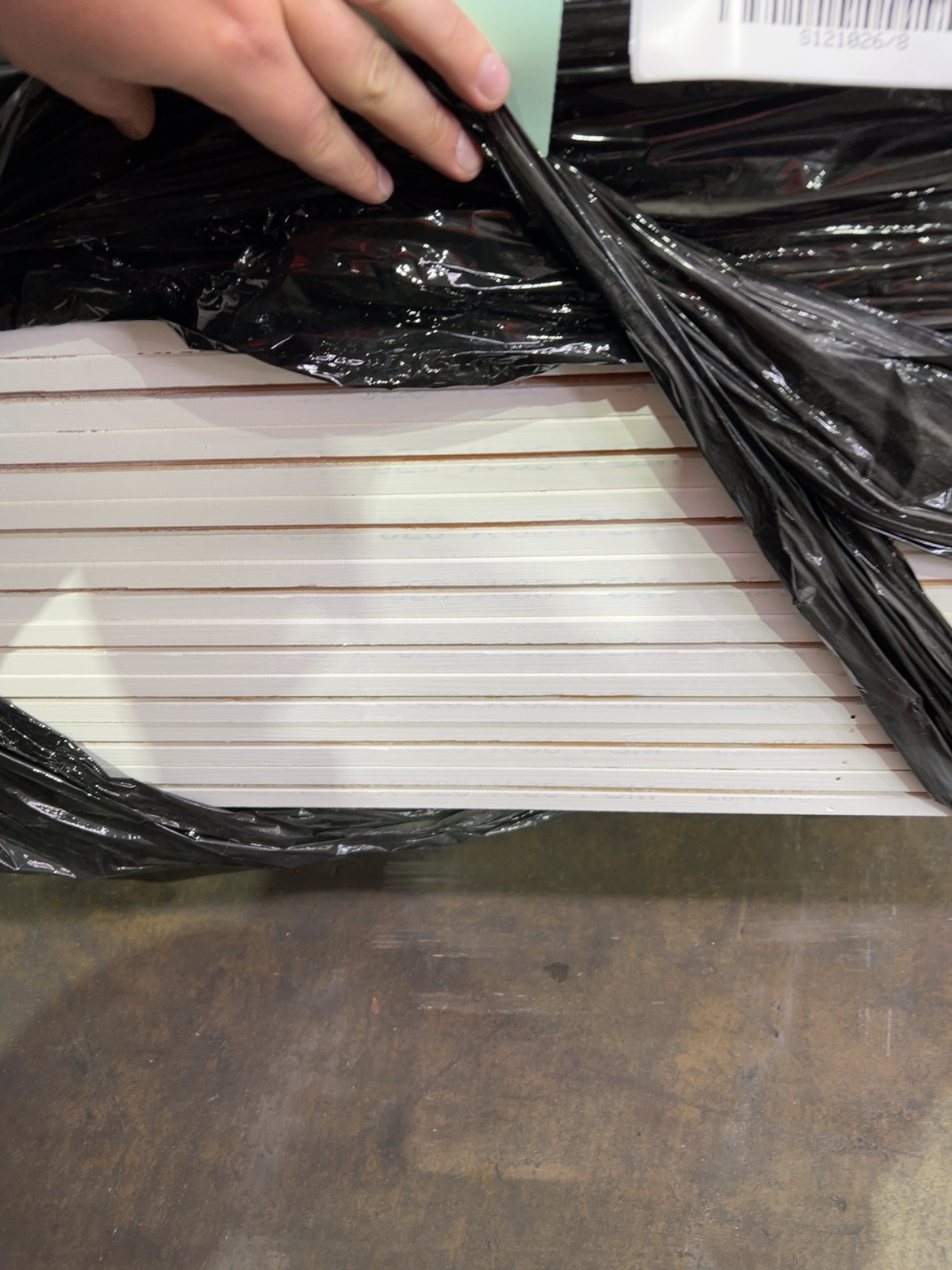PALLET OF REDICOTE DOORS PALLET OF REDICOTE DOORS