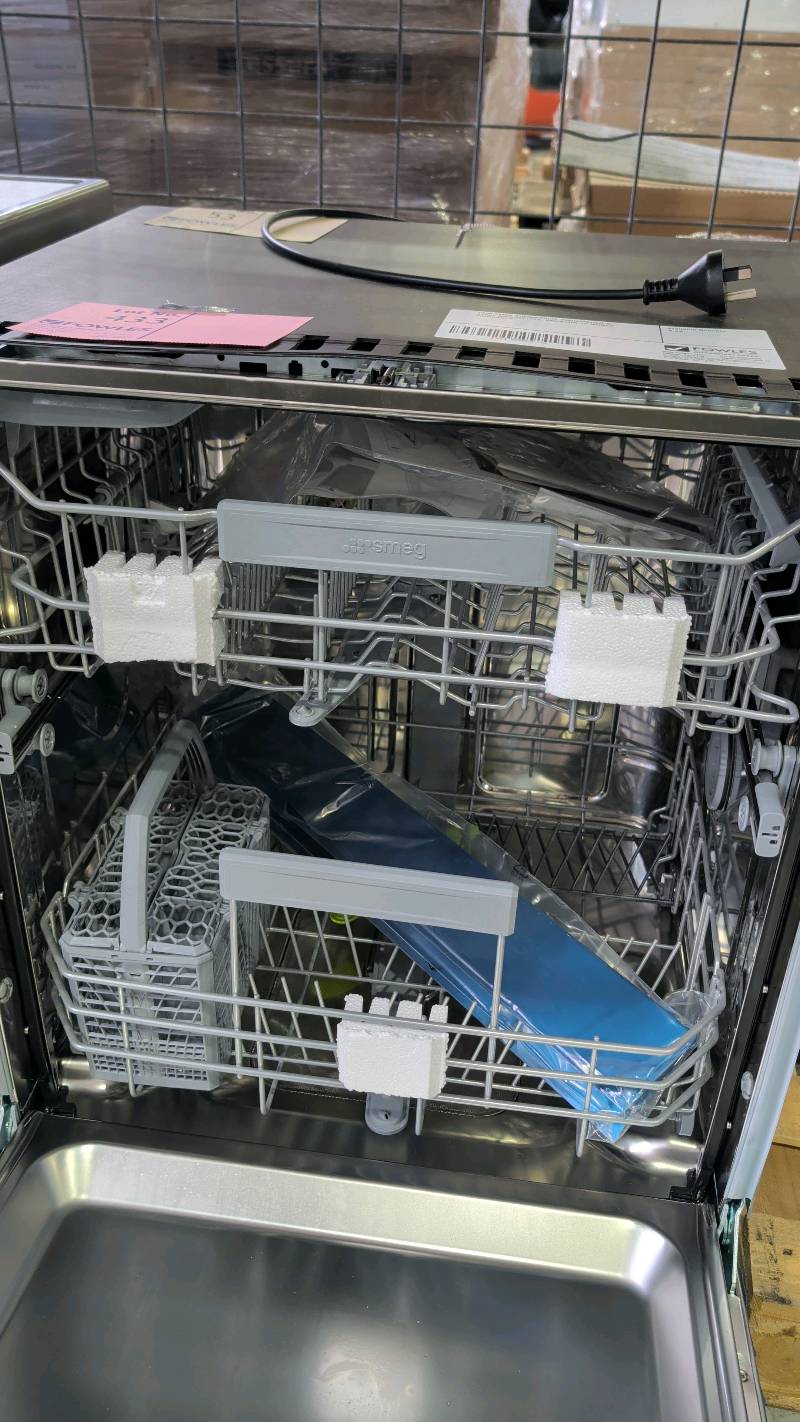 NEW SMEG COMMERCIAL DISHWASHER S/STEEL DWAU6214X2, RRP$1390 12 MONTH WARRANTY NEW SMEG COMMERCIAL DISHWASHER S/STEEL DWAU6214X2, RRP$1390 12 MONTH WARRANTY