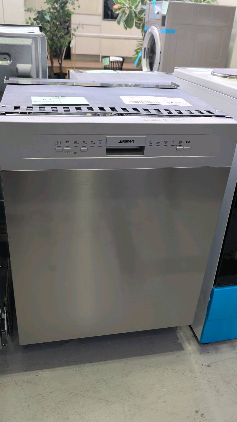 EX DISPLAY SMEG COMMERCIAL DISHWASHER DWAU6214X4 SOLD AS IS WITH 12 MONTH WARRANTY EX DISPLAY SMEG COMMERCIAL DISHWASHER DWAU6214X4 SOLD AS IS WITH 12 MONTH WARRANTY