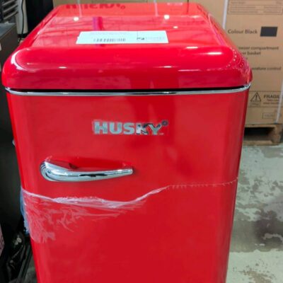 NEW HUSKY RED RETRO STYLE BAR FRIDGE, HUSRET135RDHU, FRIDGE WITH FREEZER, 118 LITRE, WITH 2 YEAR WARRANTY **CRACK ON EXTERIOR TOP RIGHT HAND FRONT - SOLD AS IS** NEW HUSKY RED RETRO STYLE BAR FRIDGE, HUSRET135RDHU, FRIDGE WITH FREEZER, 118 LITRE, WITH 2 YEAR WARRANTY **CRACK ON EXTERIOR TOP RIGHT HAND FRONT - SOLD AS IS**