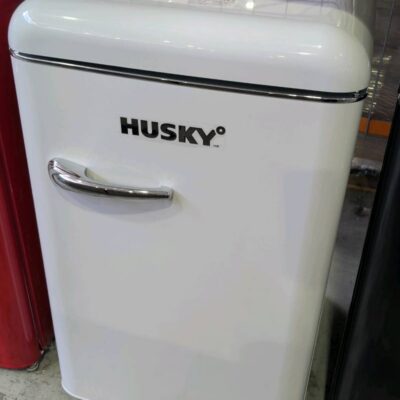 NEW HUSKY WHITE RETRO STYLE BAR FRIDGE, HUSRET135WHHU, FRIDGE WITH FREEZER, 118 LITRE, WITH 2 YEAR WARRANTY