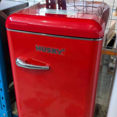 NEW HUSKY RED RETRO STYLE BAR FRIDGE, HUSRET135RDHU, FRIDGE WITH FREEZER, 118 LITRE, WITH 2 YEAR WARRANTY NEW HUSKY RED RETRO STYLE BAR FRIDGE, HUSRET135RDHU, FRIDGE WITH FREEZER, 118 LITRE, WITH 2 YEAR WARRANTY